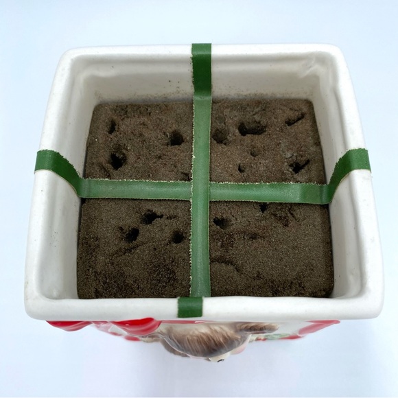 Rare Vintage 1960's Lefton Christmas Bear Holly Red Ribbon Ceramic Planter Vase - Picture 4 of 16